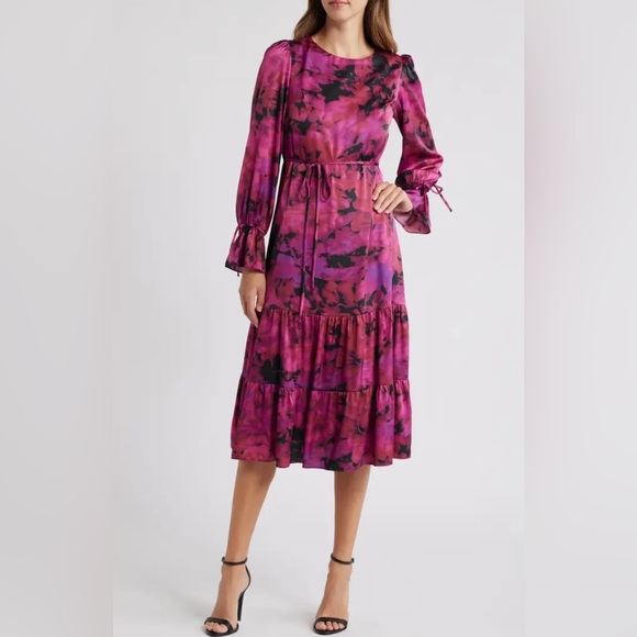 julia jordan Dresses & Skirts - EUC Abstract print tiered long sleeve midi dress Size 4
